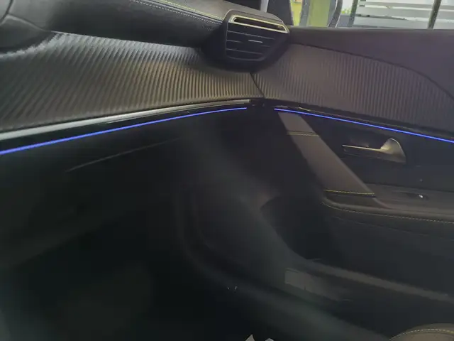 Peugeot 208 view 13