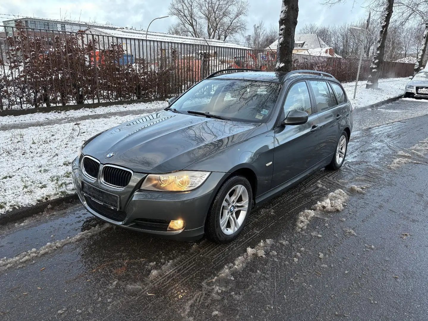 BMW 318 Baureihe 3 KLIMAAUTOMATIK ALU TÜV 11/2026 - 2