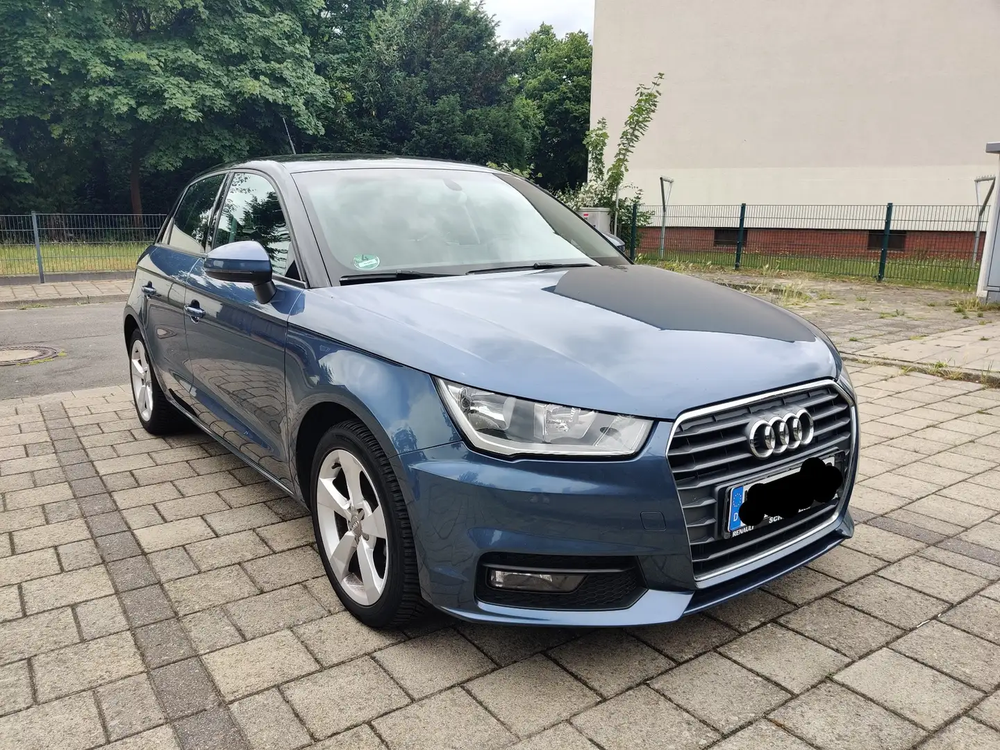 Audi A1 sport Blau - 1
