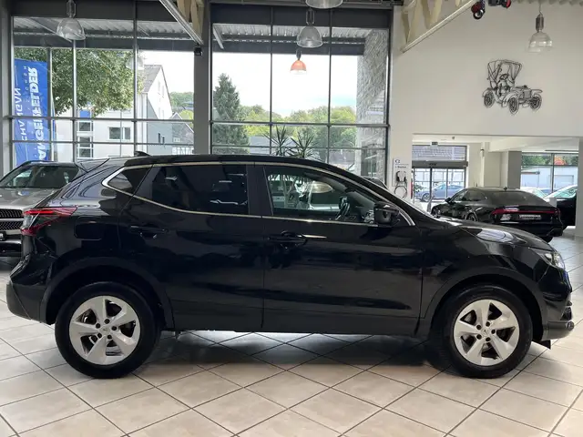 Nissan Qashqai view 2