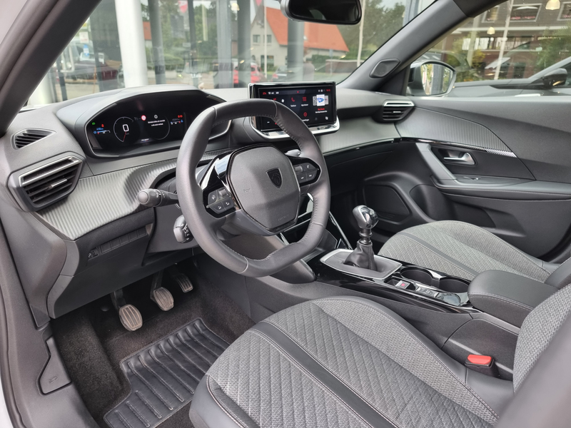 Peugeot 2008 1.2i Allure 131pk | 2025 | Premium kleur | Leder | — photo 13