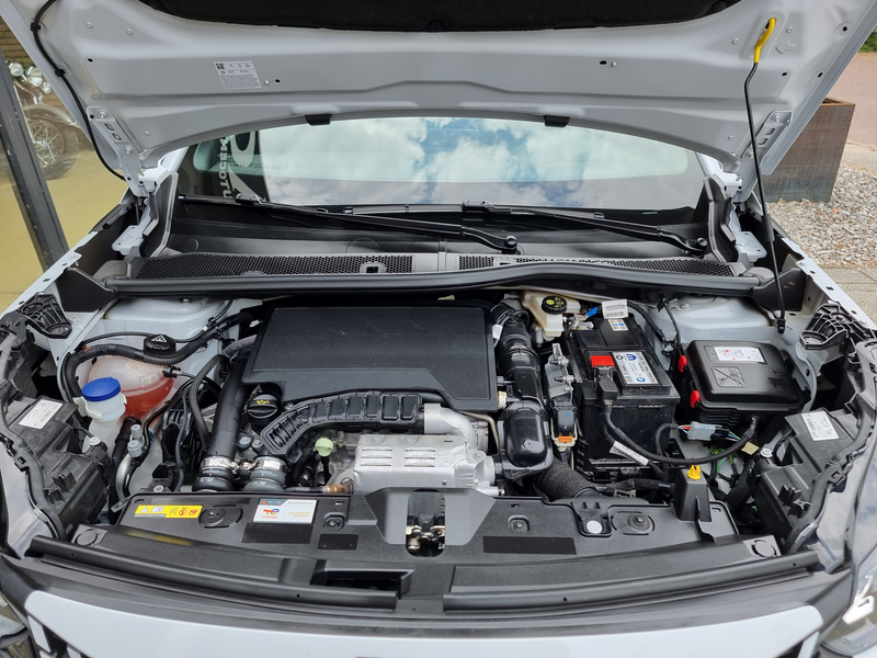 Peugeot 2008 1.2i Allure 131pk | 2025 | Premium kleur | Leder | — photo 27