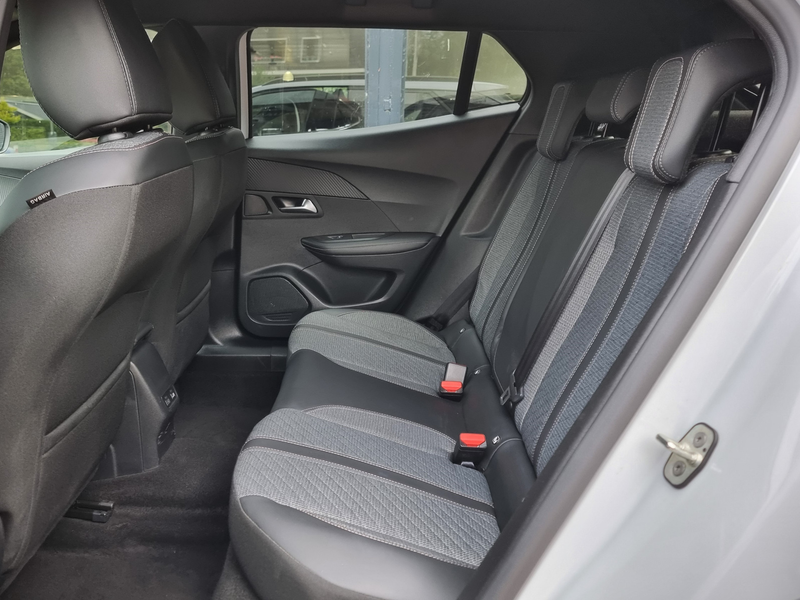 Peugeot 2008 1.2i Allure 131pk | 2025 | Premium kleur | Leder | — photo 12