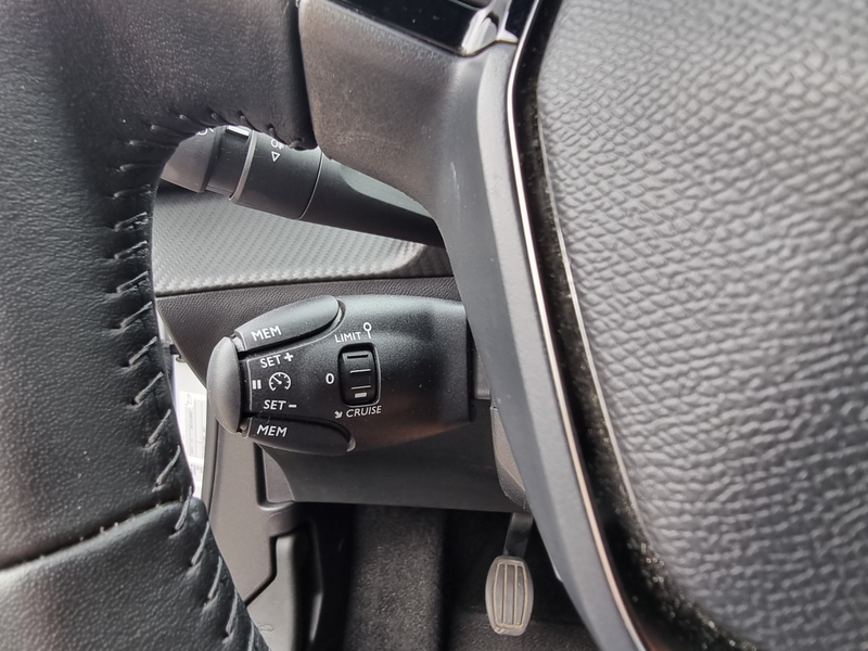 Peugeot 2008 1.2i Allure 131pk | 2025 | Premium kleur | Leder | — photo 15