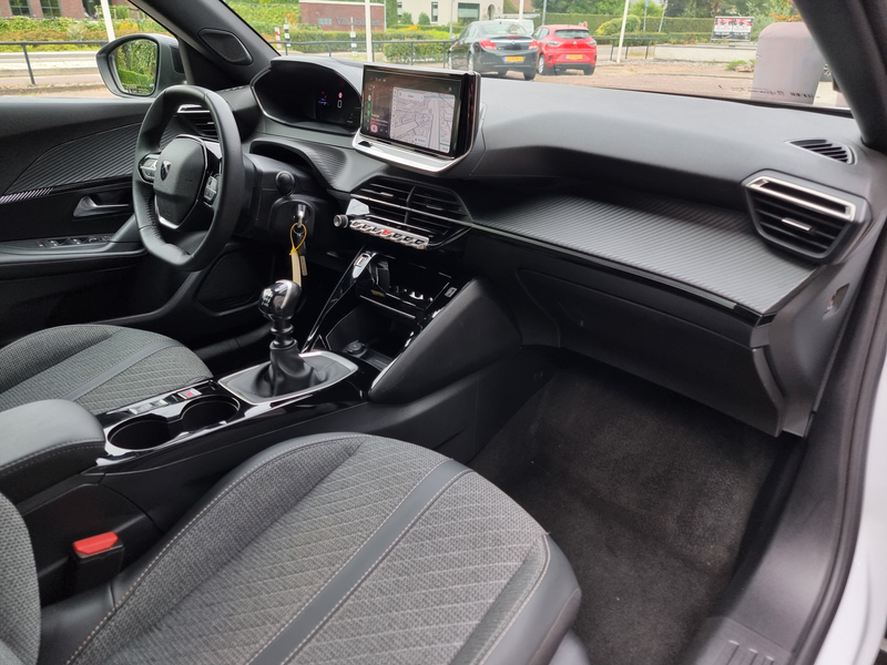 Peugeot 2008 1.2i Allure 131pk | 2025 | Premium kleur | Leder | — photo 25