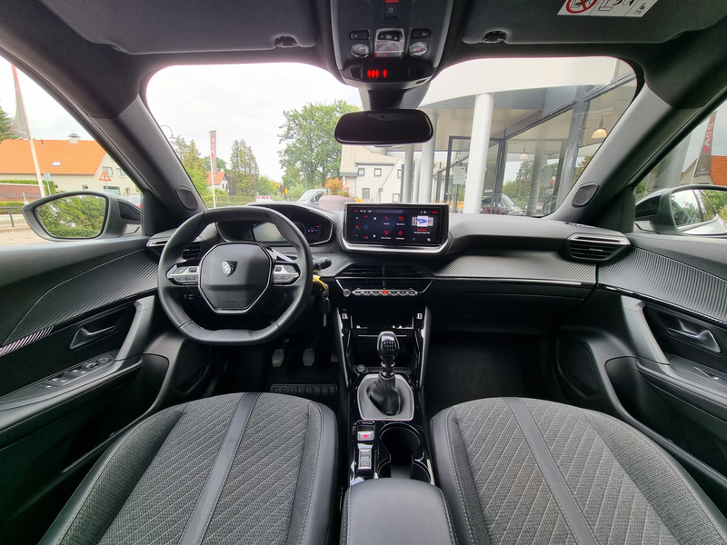 Peugeot 2008 1.2i Allure 131pk | 2025 | Premium kleur | Leder | — photo 2