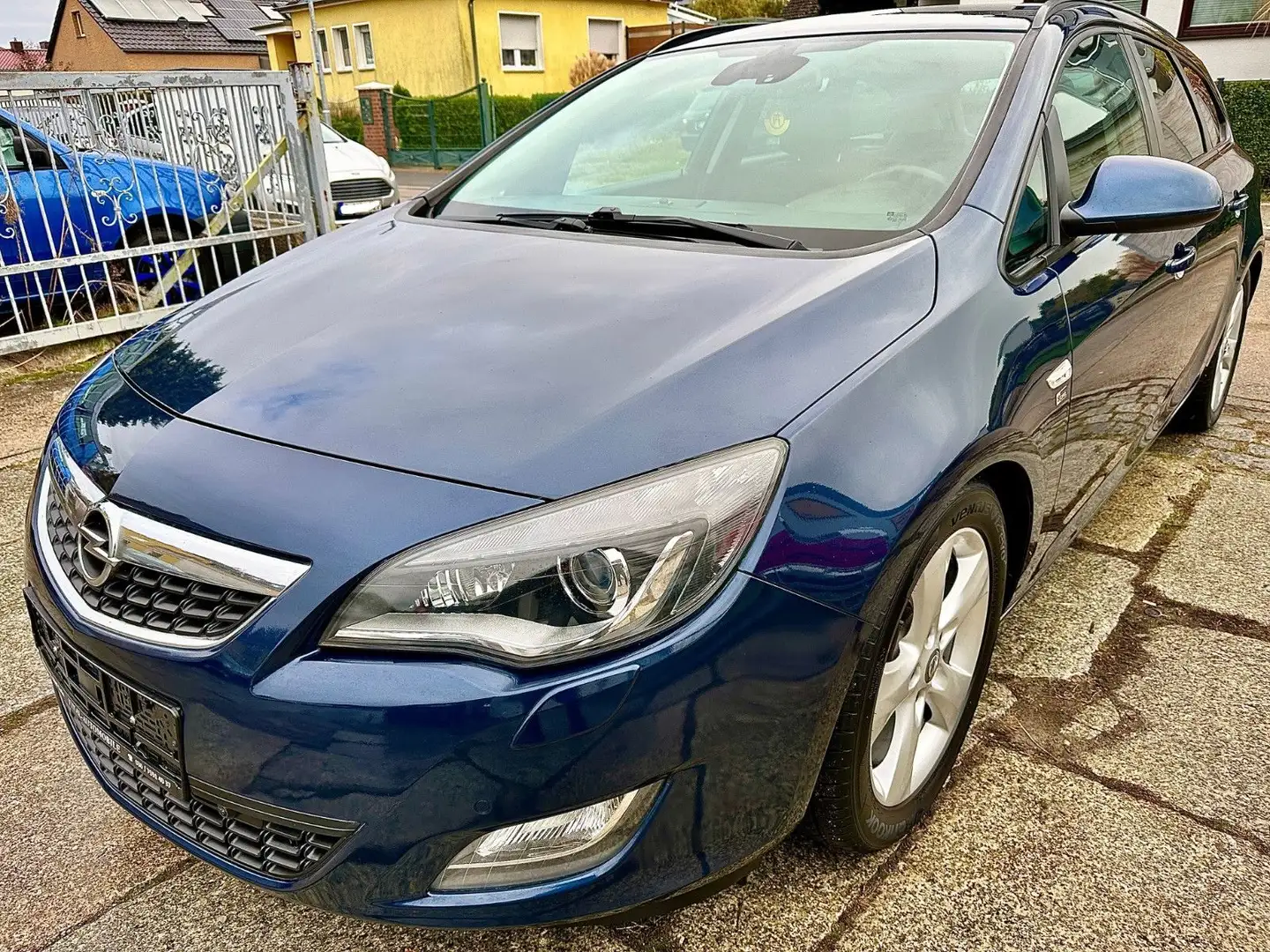 Opel Astra J 2.0 CDTI Sports Tourer 150 Jahre Opel * Bleu - 1