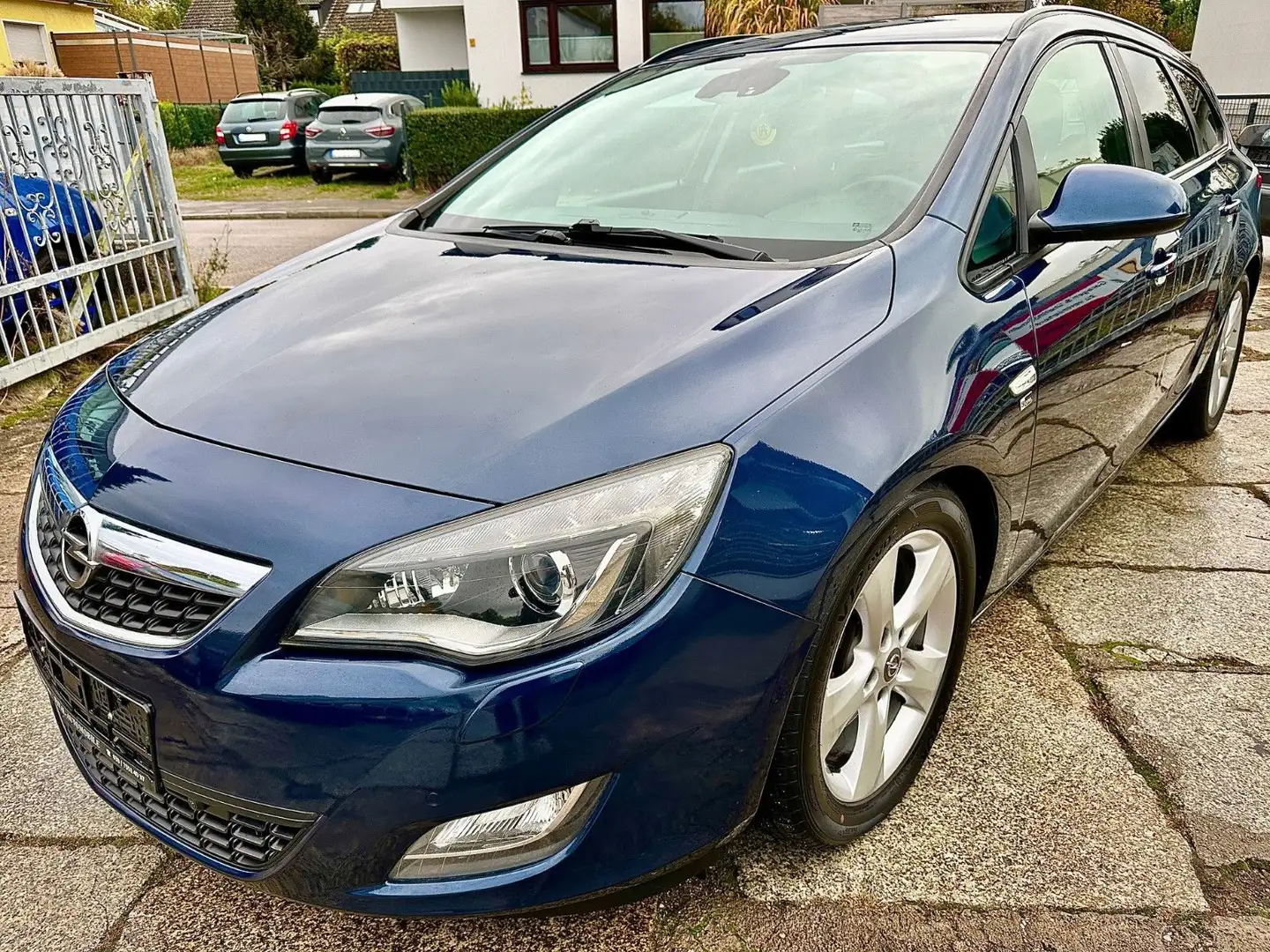 Opel Astra J 2.0 CDTI Sports Tourer 150 Jahre Opel * Bleu - 2