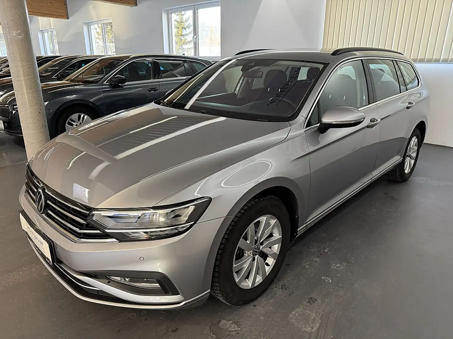 Volkswagen Passat Variant 2,0TDI DSG 4Motion *LED*NAVI*ACC*Standheizung*S... Silber - 2