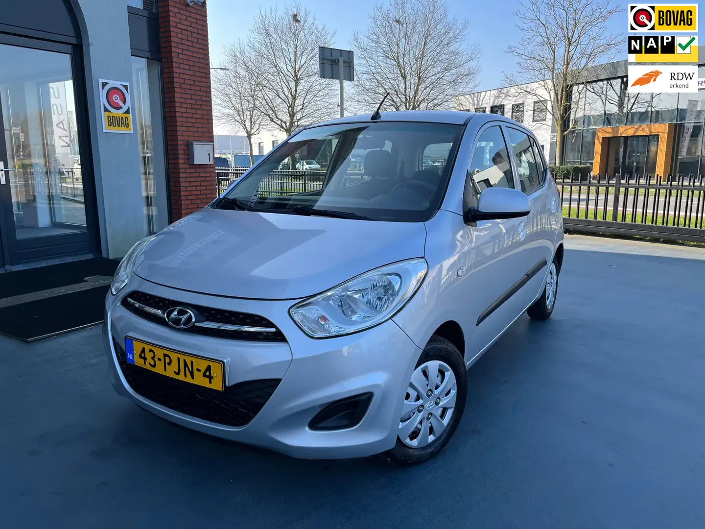 Hyundai i10 1.1 i-Drive Cool NIEUWE DISTRIBUTIE AIRCO Gris - 1
