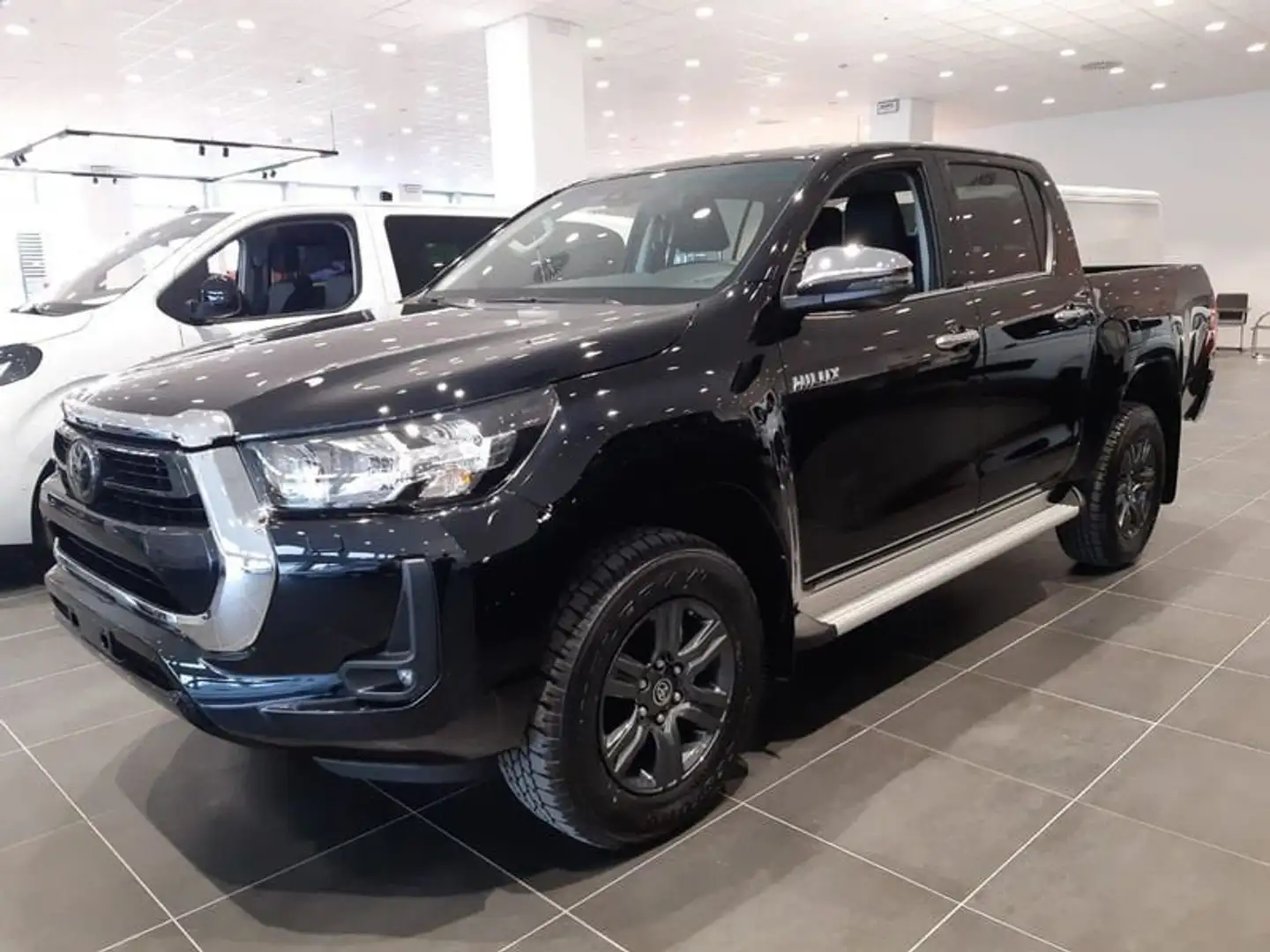 Toyota Hilux 2.4 D-4D A/T 4WD 4 porte Double Cab Lounge Negro - 1
