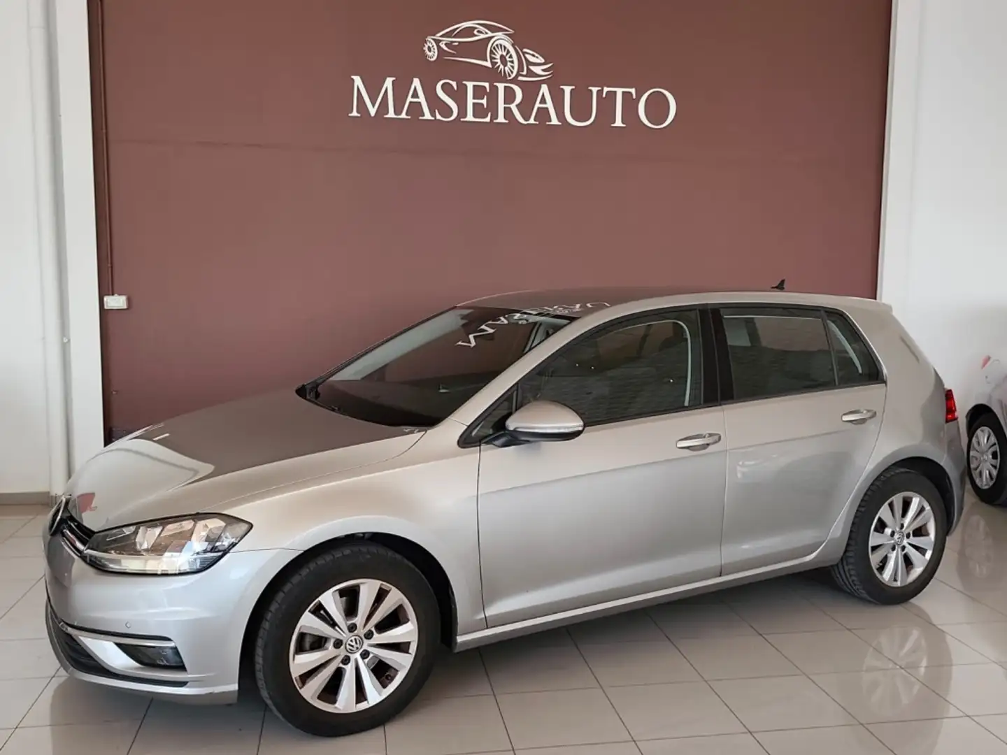 Volkswagen Golf 1.6TDI Advance 85kW Beige - 1