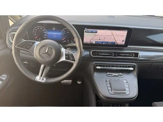 Mercedes-Benz 250 view 9