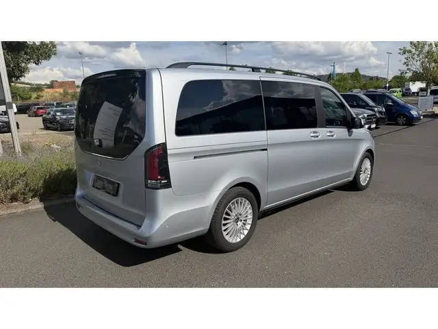 Mercedes-Benz 250 view 5