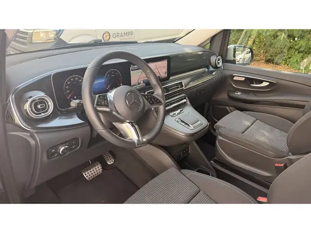 Mercedes-Benz 250 view 7
