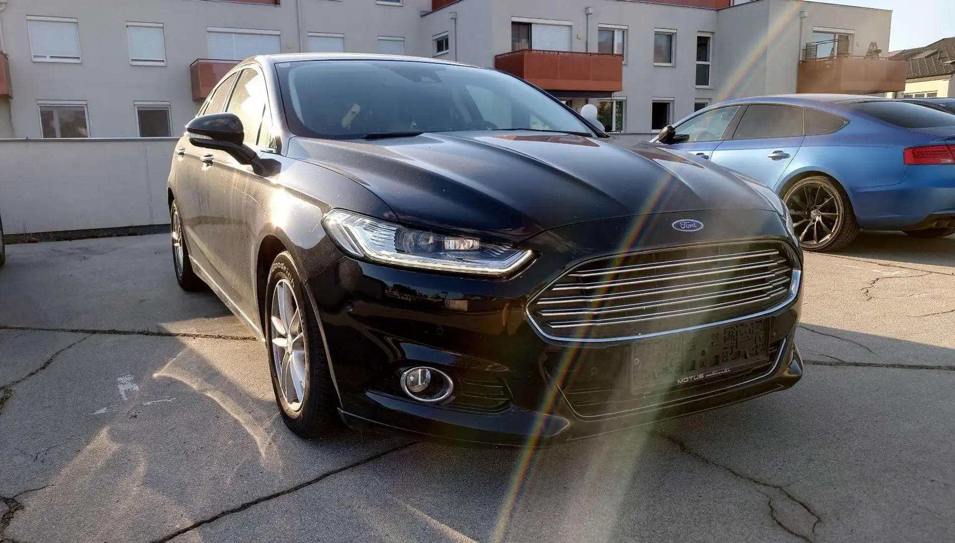 Ford Mondeo Titanium 2,0 TDCi Schwarz - 2