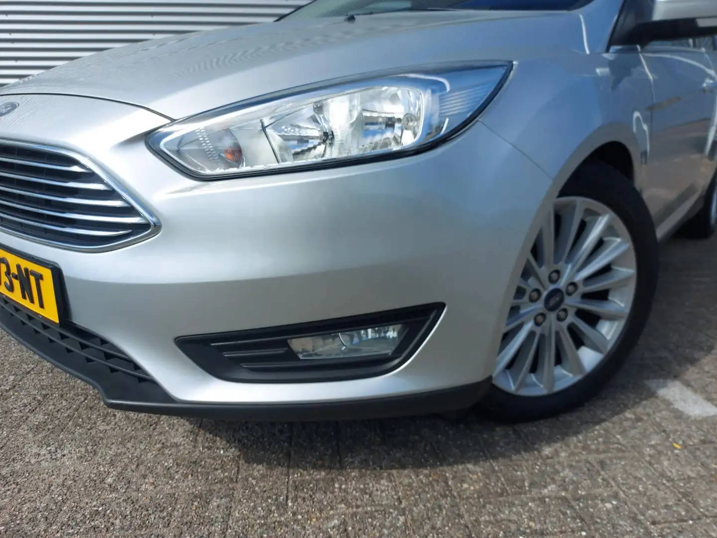Ford Focus 1.0 Titanium Edition, airco,stoelverwarming,voorru Grijs - 2