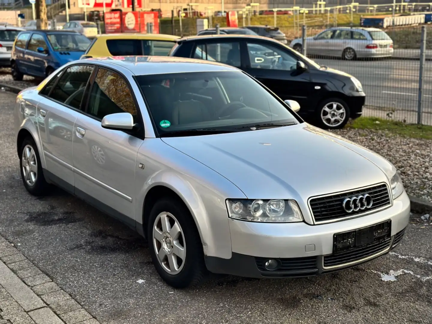 Audi A4 2.0 TÜV/INSP.NEU*KLIMA*SCHECKHEFT*ALU* Grau - 1