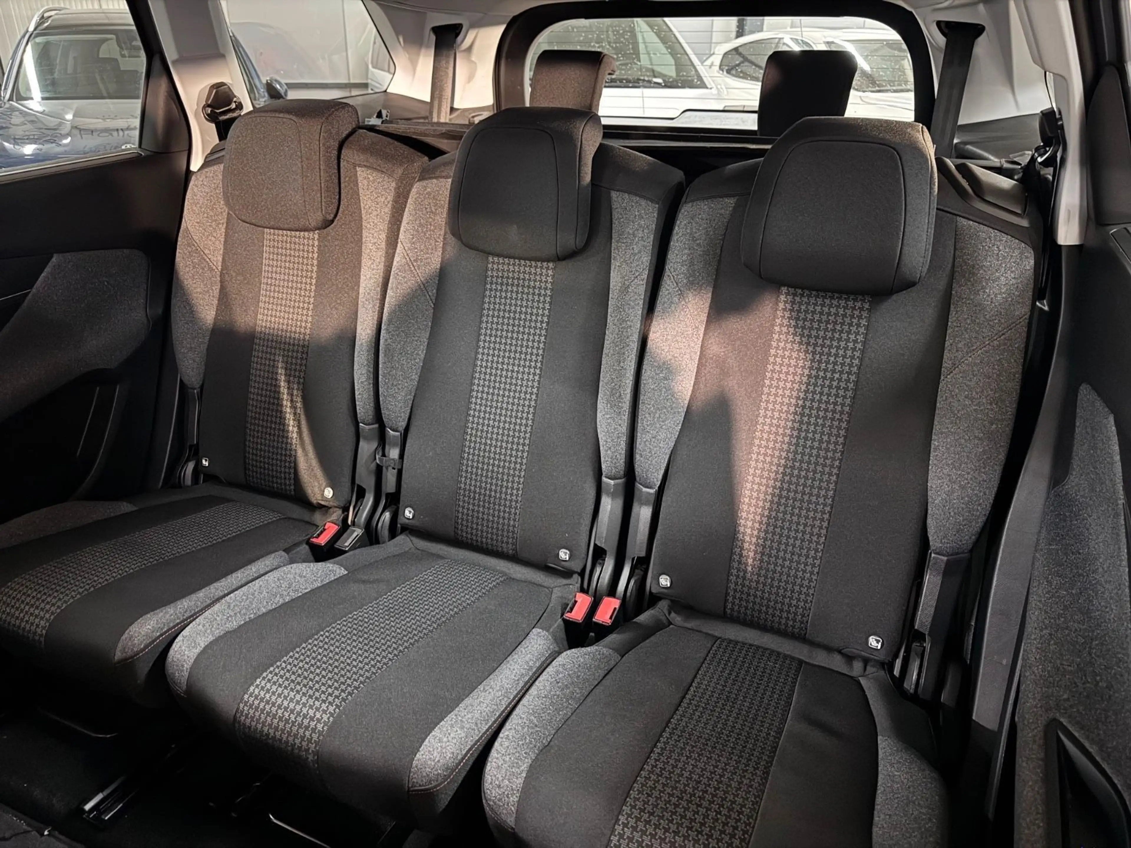 Peugeot 5008 Active Business 7SITZER*APPS*VIR*LANE*1.H — photo 11