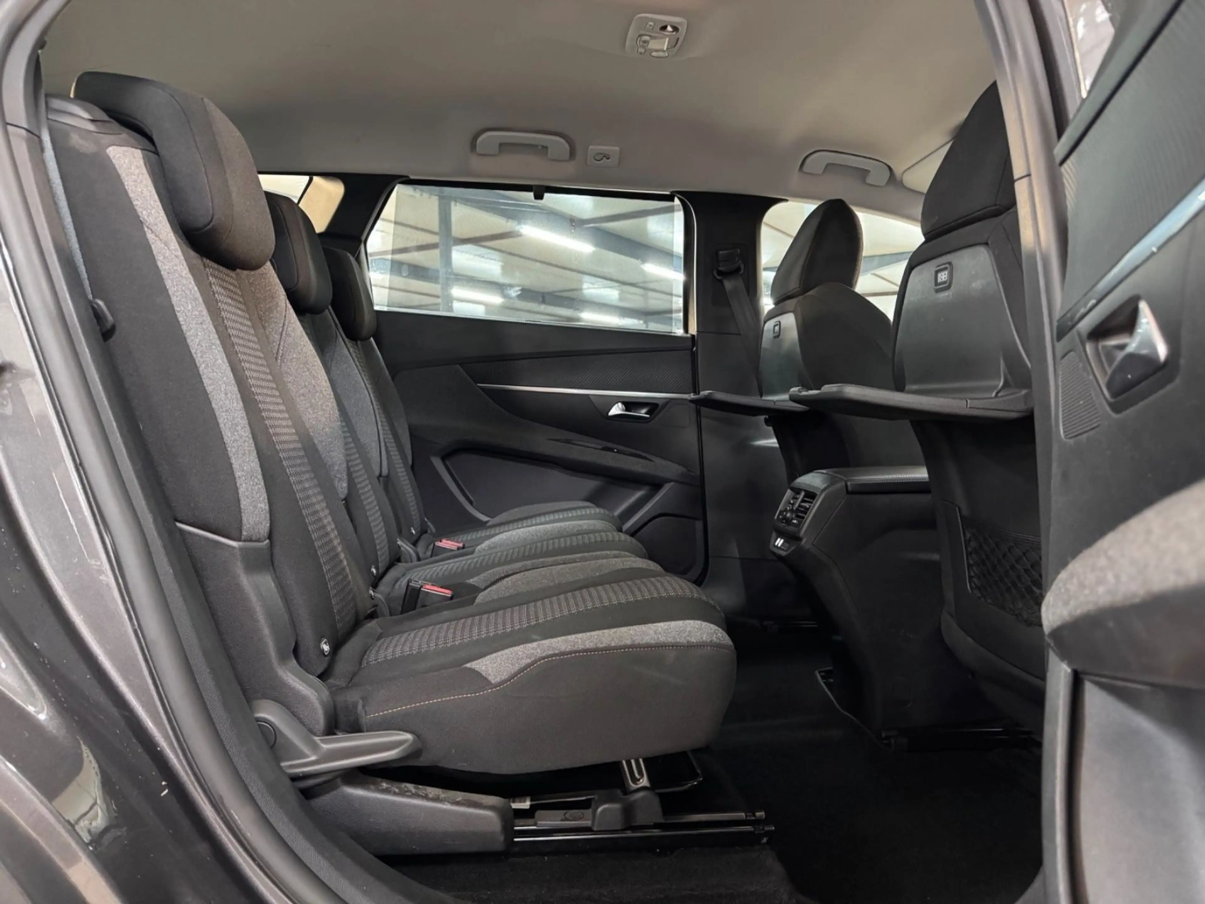 Peugeot 5008 Active Business 7SITZER*APPS*VIR*LANE*1.H — photo 9