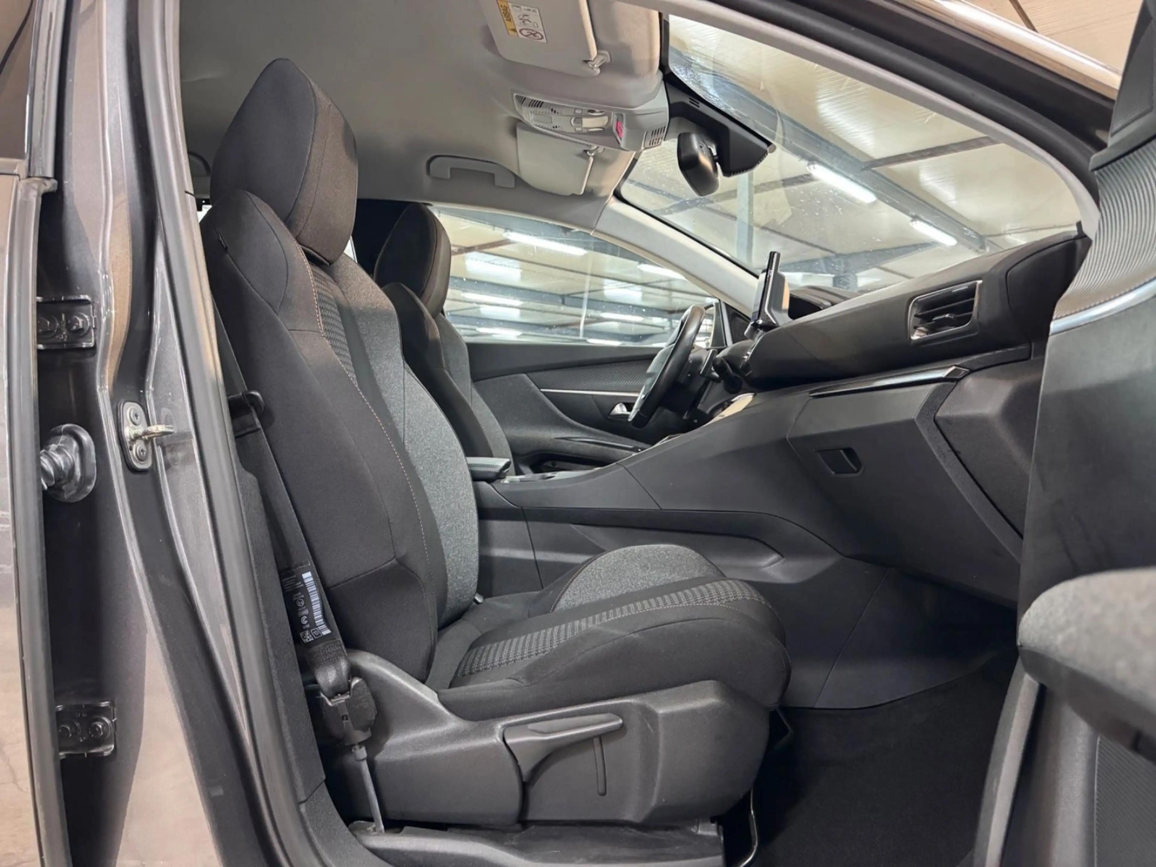 Peugeot 5008 Active Business 7SITZER*APPS*VIR*LANE*1.H — photo 8