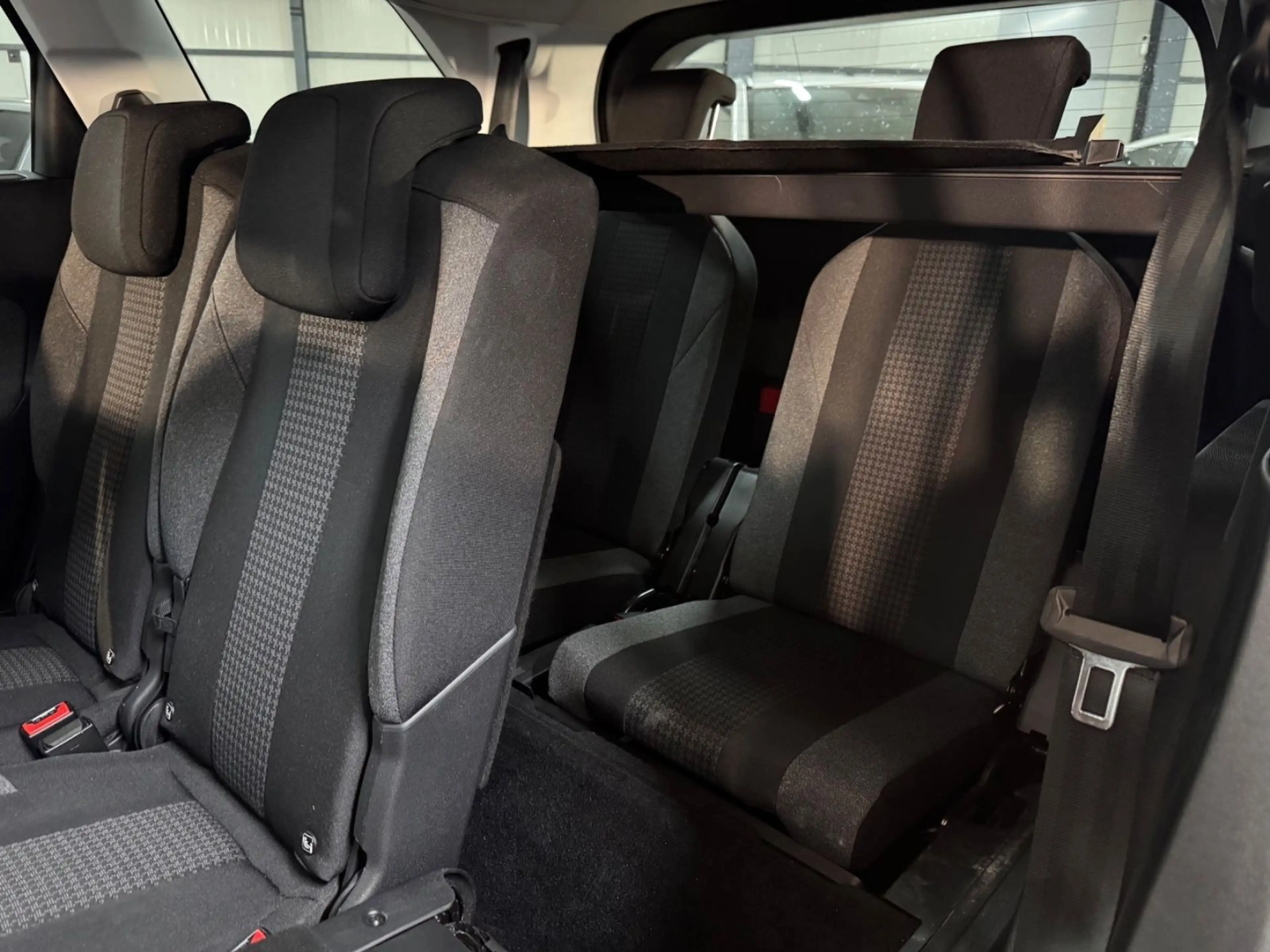 Peugeot 5008 Active Business 7SITZER*APPS*VIR*LANE*1.H — photo 12