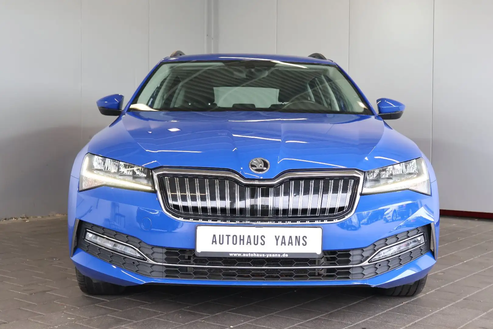 Skoda Superb Ambition 1.4 TSI iV AID+STDHZG+LED+AHK Blau - 2