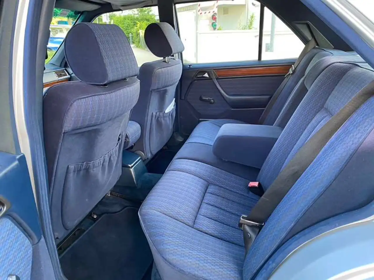 Mercedes-Benz 260E, foto 6
