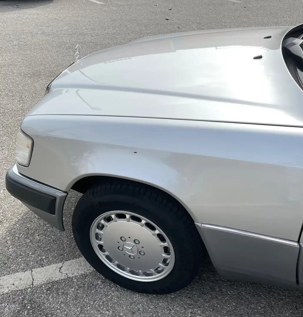 Mercedes-Benz 260 260E Silber - 2