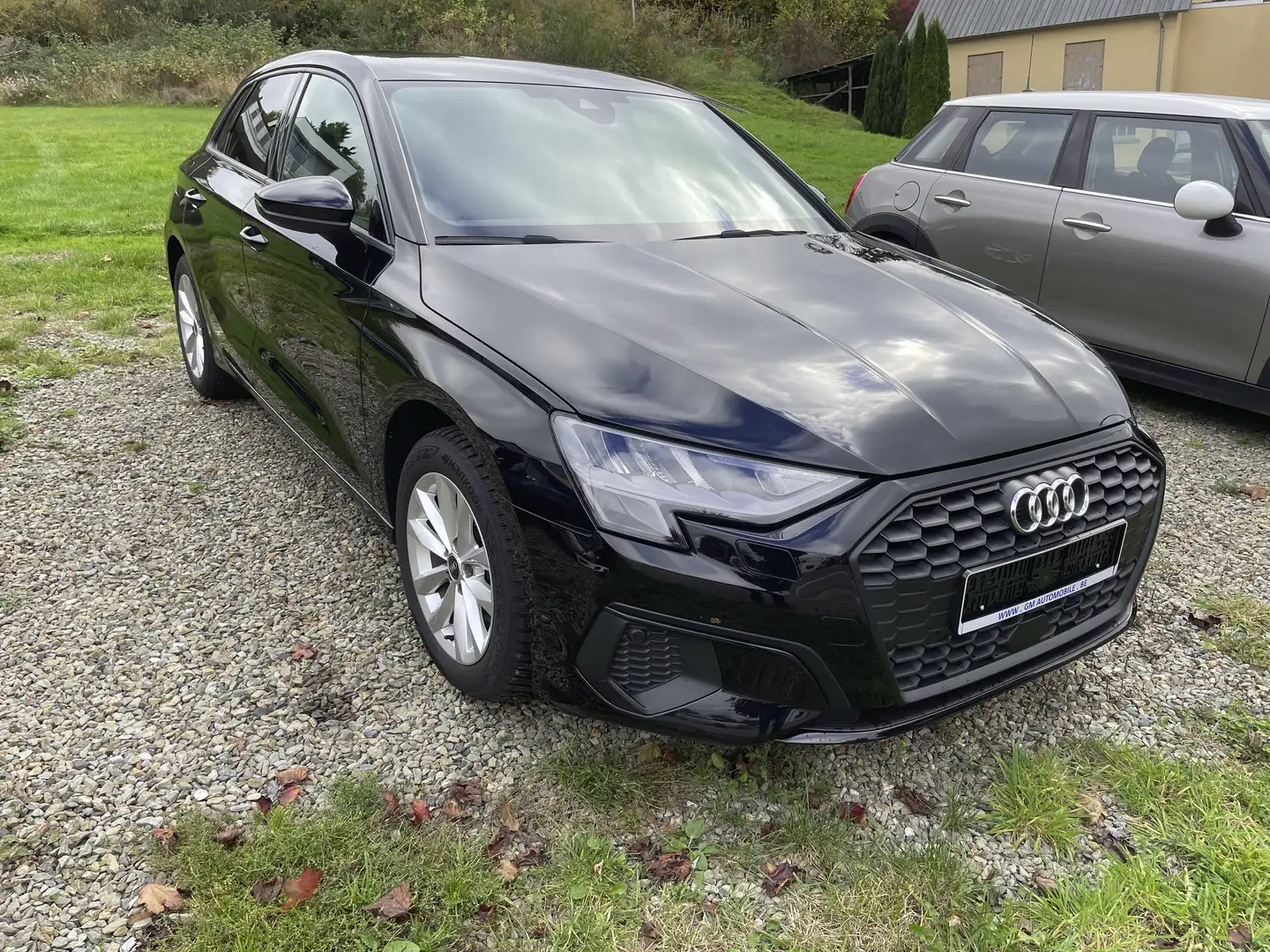 Audi A3 A3 Sportback 30 TFSI Advanced Zwart - 1
