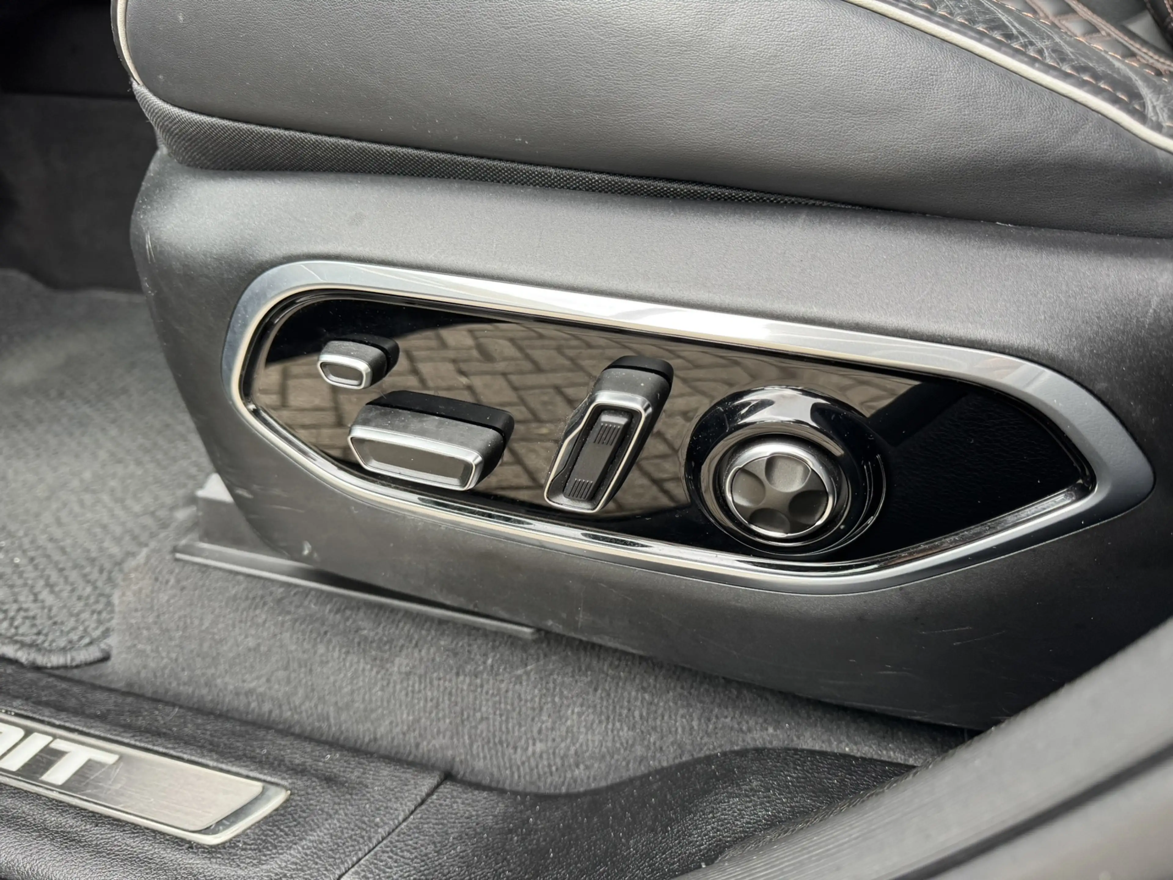 Jeep Grand Cherokee 2.0 Summit Reserve Plug in Hybrid 4xe 380pk Luchtv — photo 14
