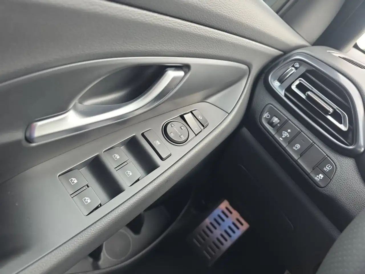 Hyundai i30 Kombi N-Line 1.6 T-GDI 7DCT Keyless/LED/Navi/Winte, миниатюра 23