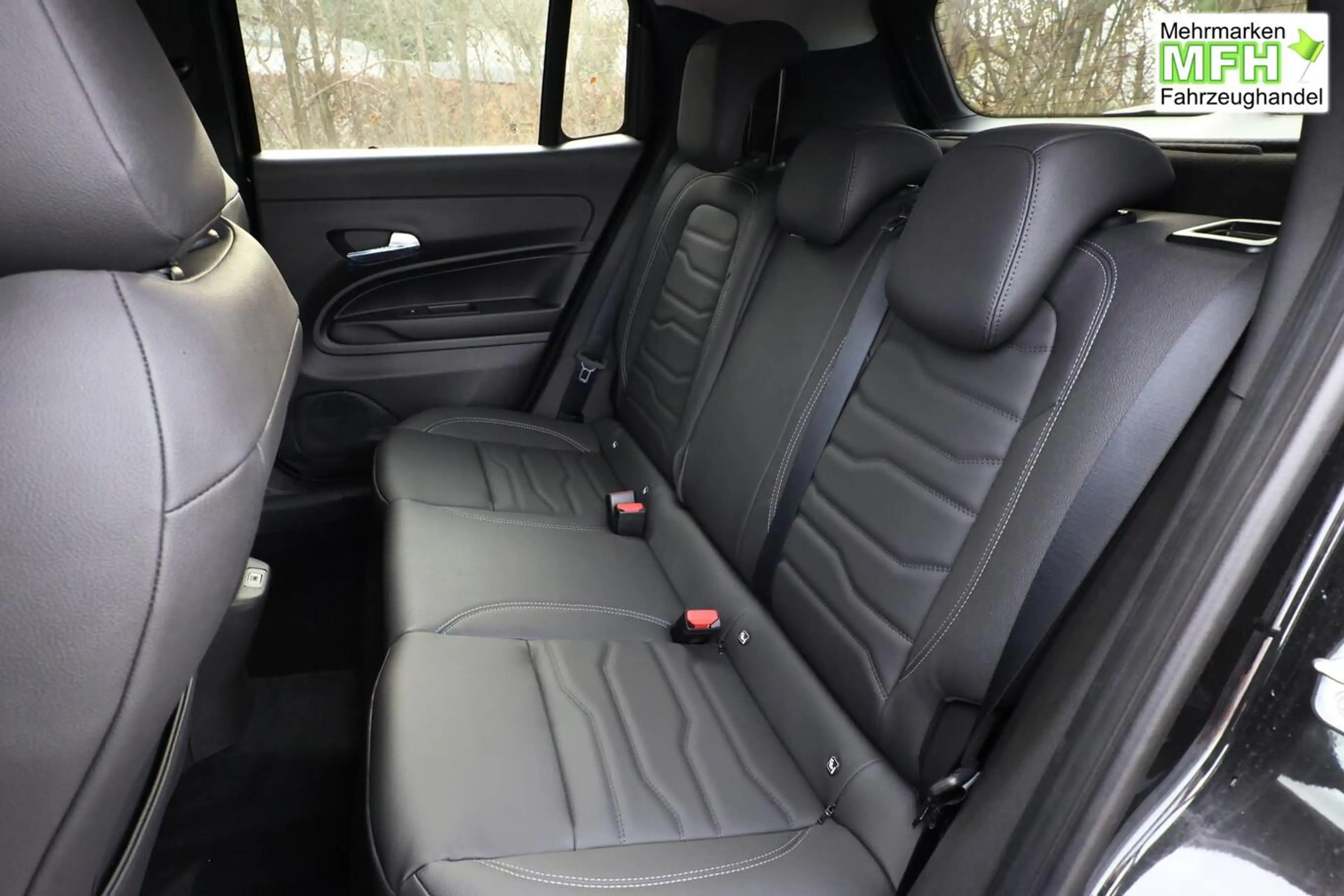 Jeep Avenger Summit Hybrid Pano Leder Nav Kam ACC 18Z 74 kW ... — photo 9