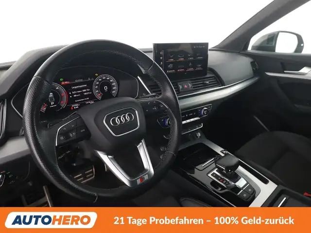 Audi Q5 view 11