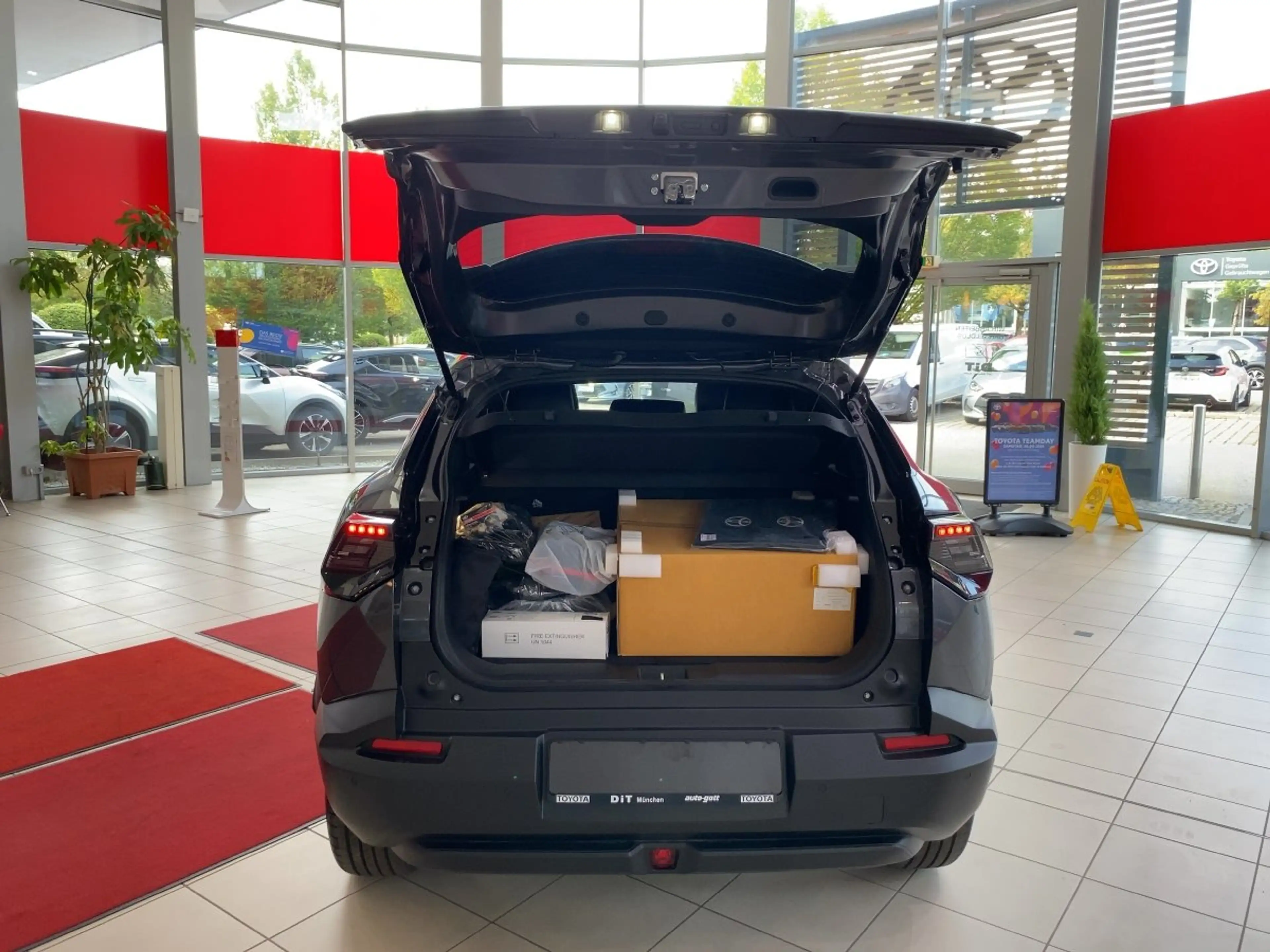 Toyota Urban Cruiser 4x2Lounge *schnell verfügbar* — photo 7