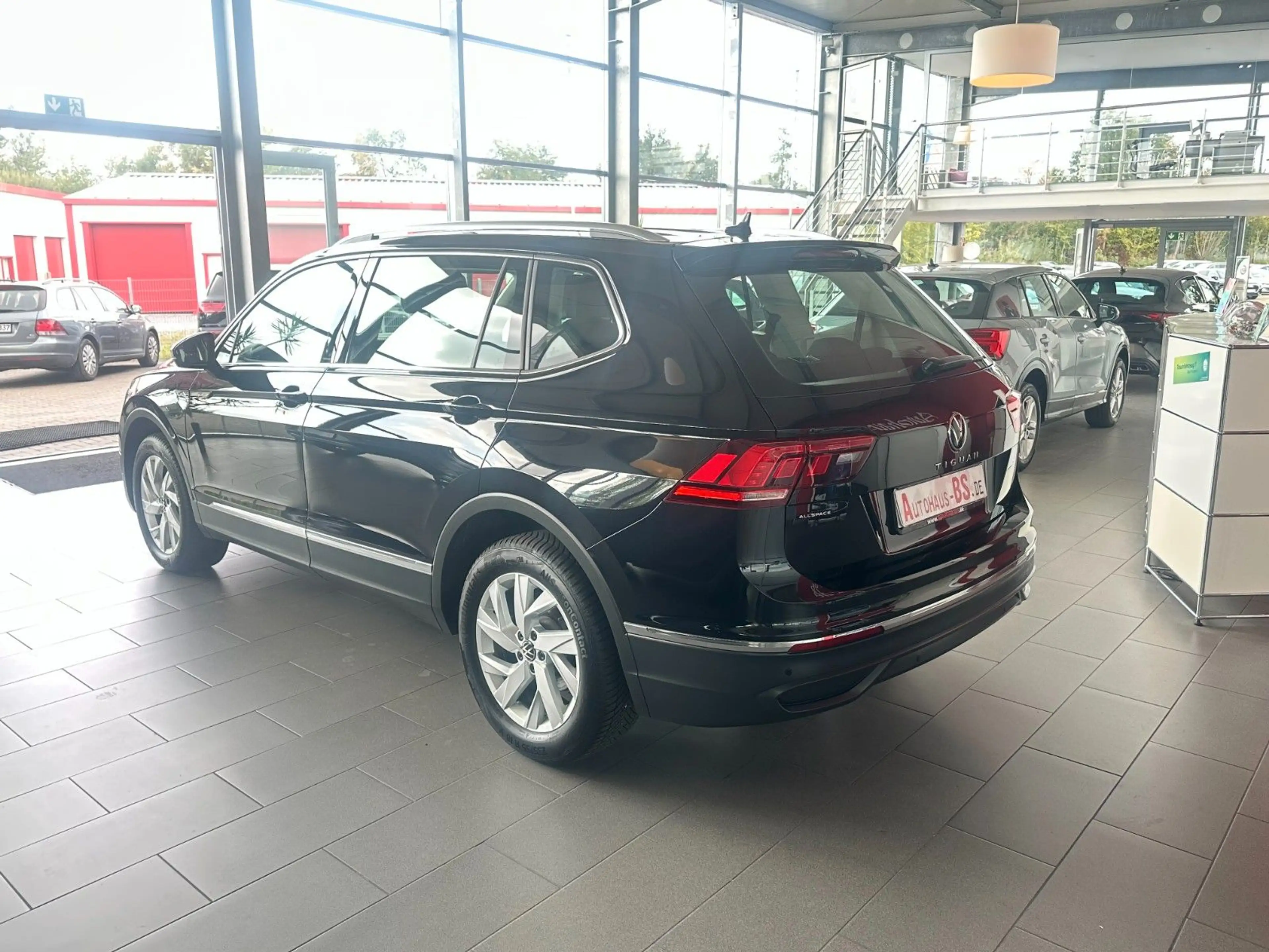 Volkswagen Tiguan Allspace 1.5TSI DSG,7SITZ,AHK,NaviLED,1Hd — photo 4