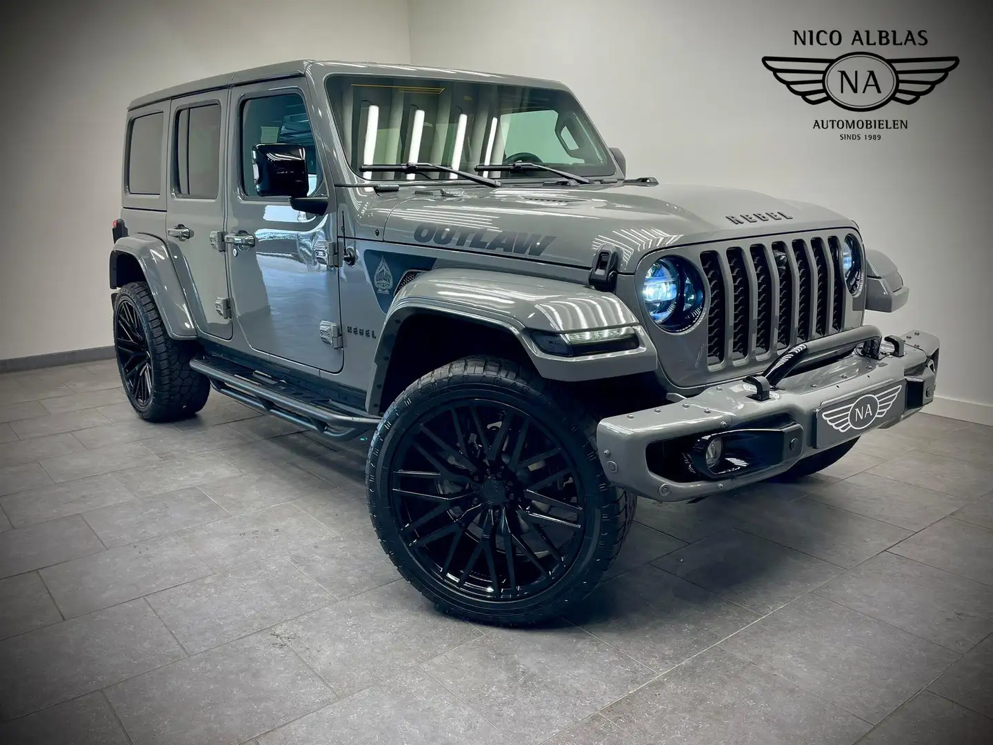 Jeep Wrangler Unlimited Rebel Outlaw Gris - 1