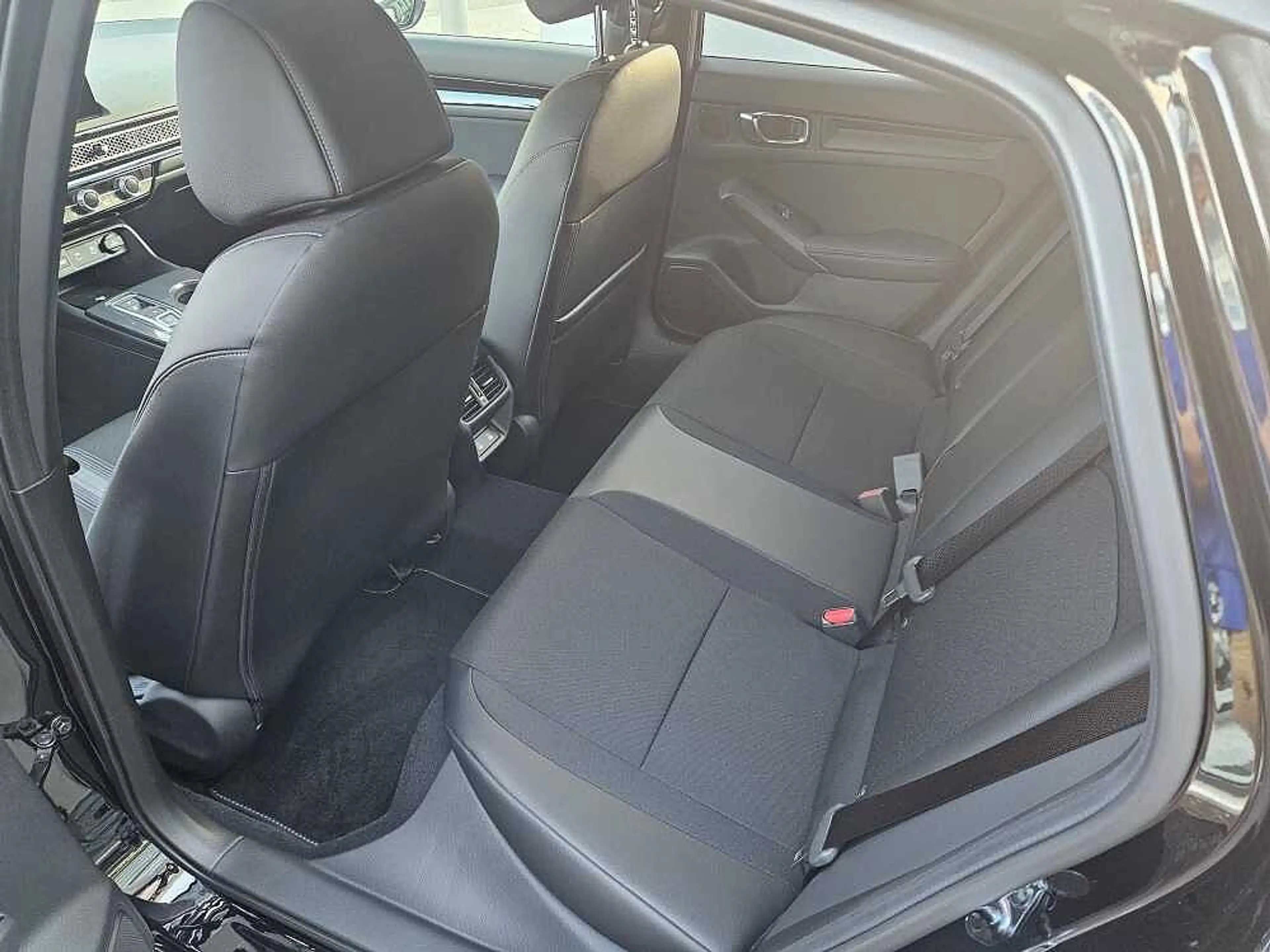 Honda Civic e:HEV 2.0 i-MMD Hybrid Sport — photo 6