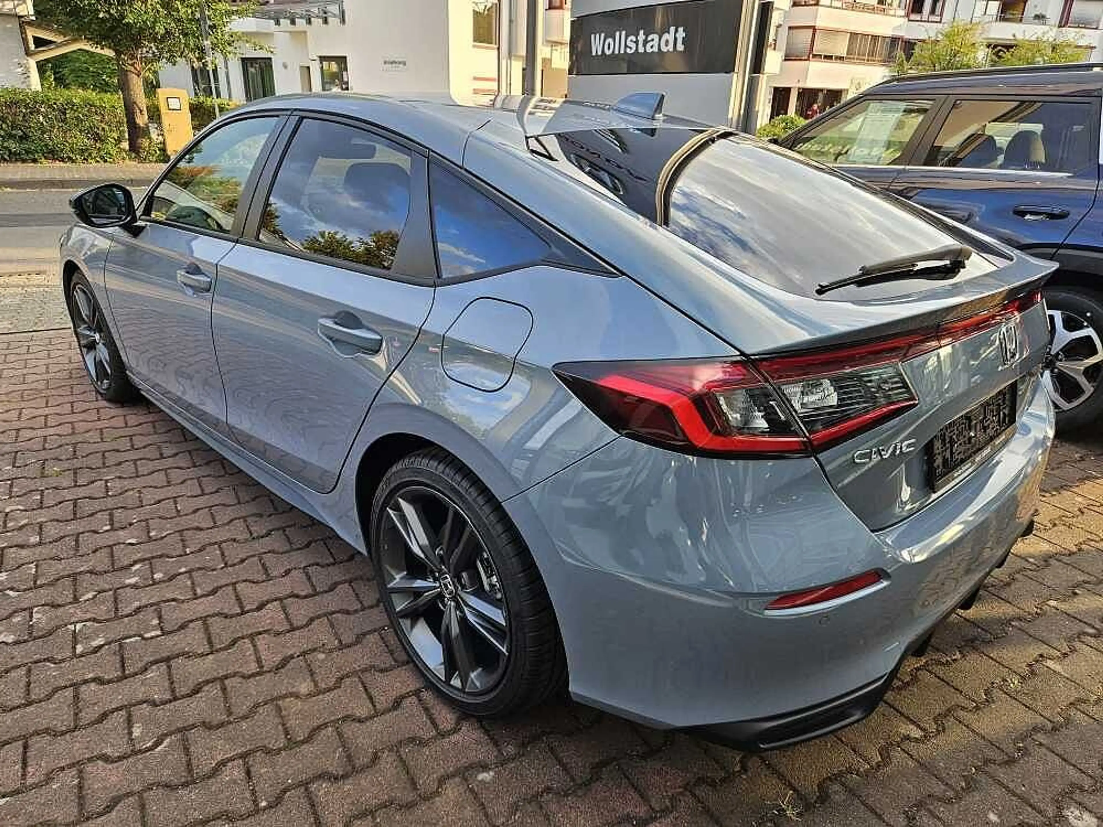 Honda Civic e:HEV 2.0 i-MMD Hybrid Sport — photo 4
