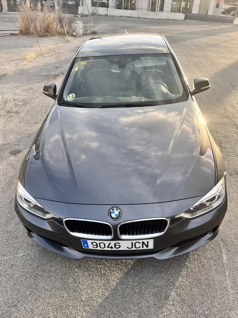 BMW 318 318dA Essential Edition - 1