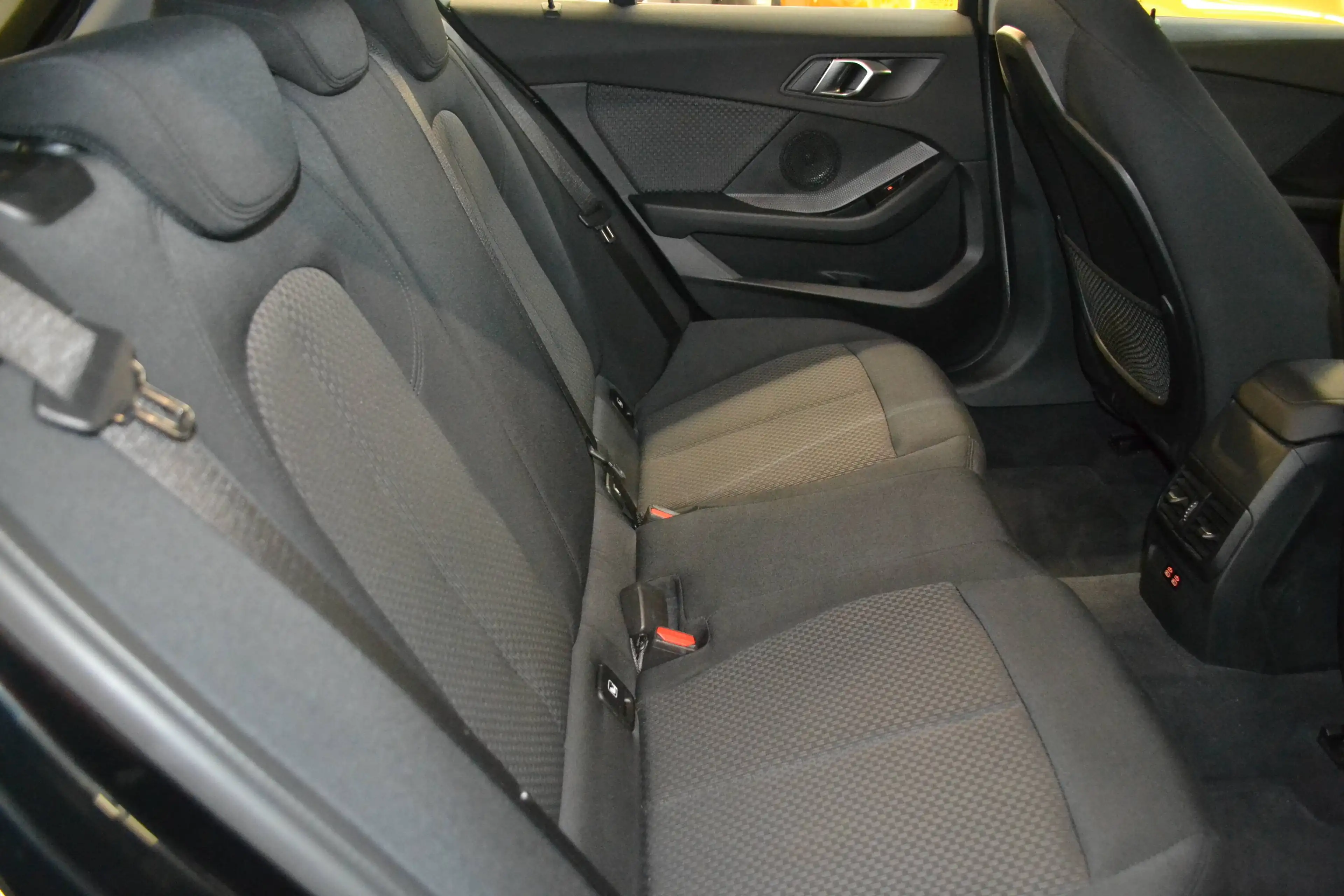 BMW 118 D F40 *LED*NAVI*BMW LIVE COCKPIT*TEMPOMAT*SITZHEIZ — photo 11