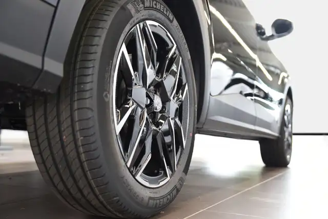 Peugeot 5008 view 5