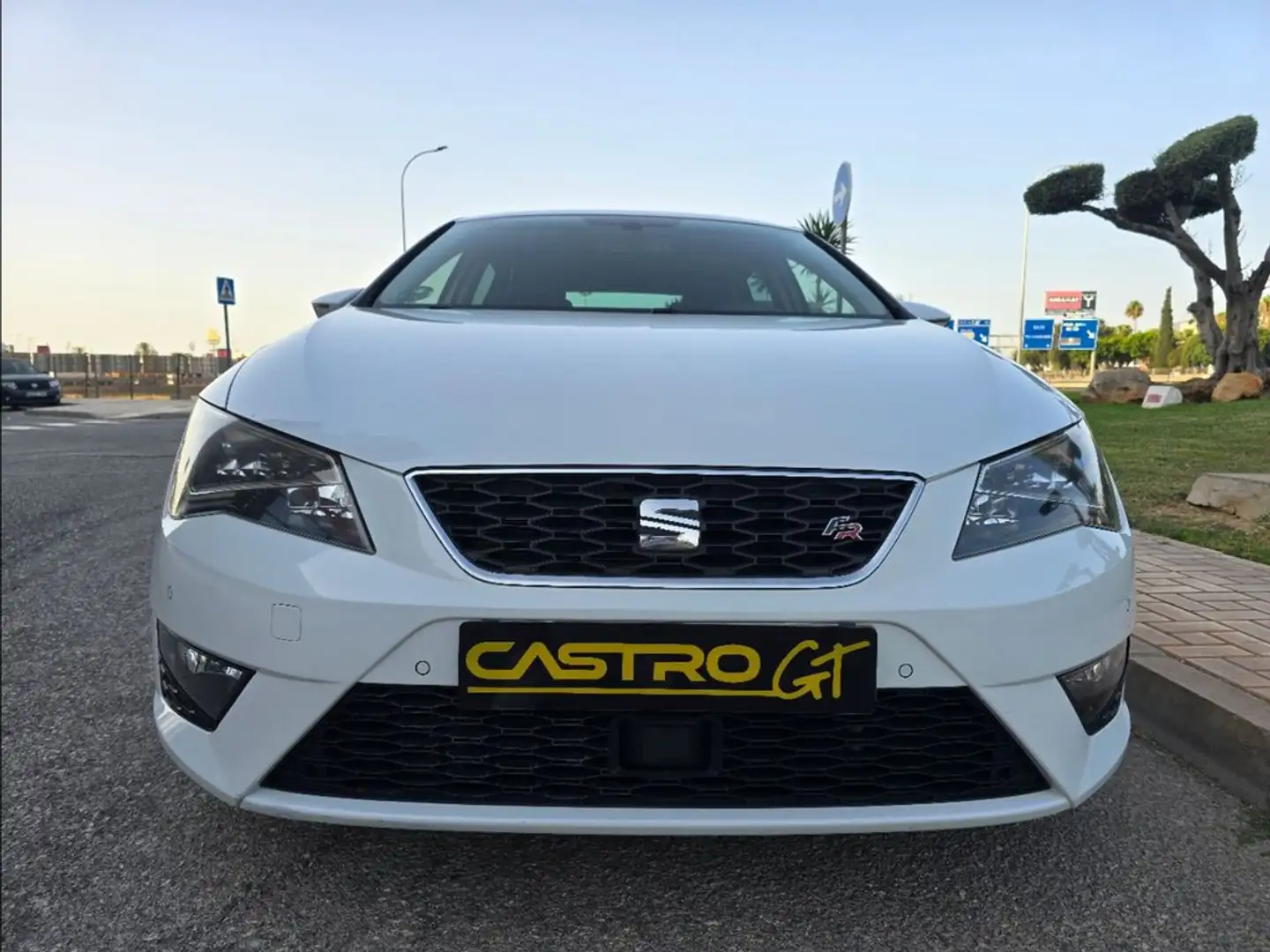 SEAT Leon ST 1.8 TSI S&S FR DSG7 180 Blanco - 2