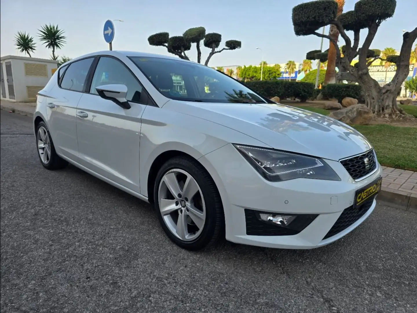 SEAT Leon ST 1.8 TSI S&S FR DSG7 180 Blanco - 1