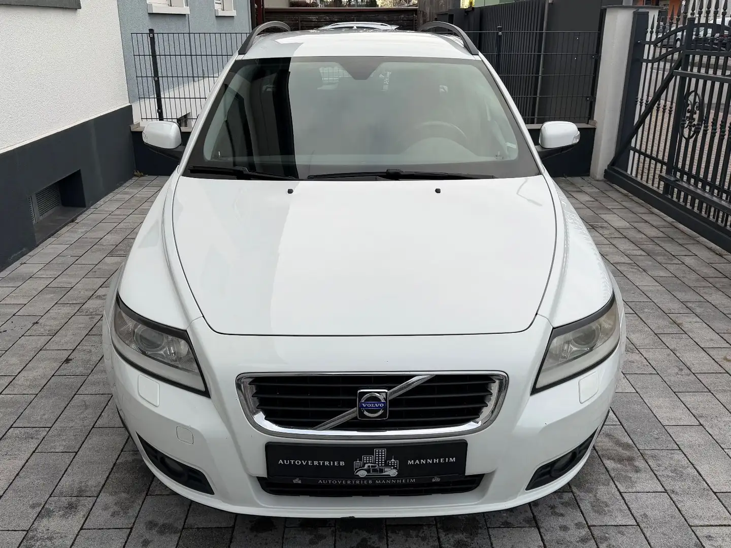 Volvo V50 Kombi 1.6 D Kinetic /2.HD/PDC/SZH Weiß - 2