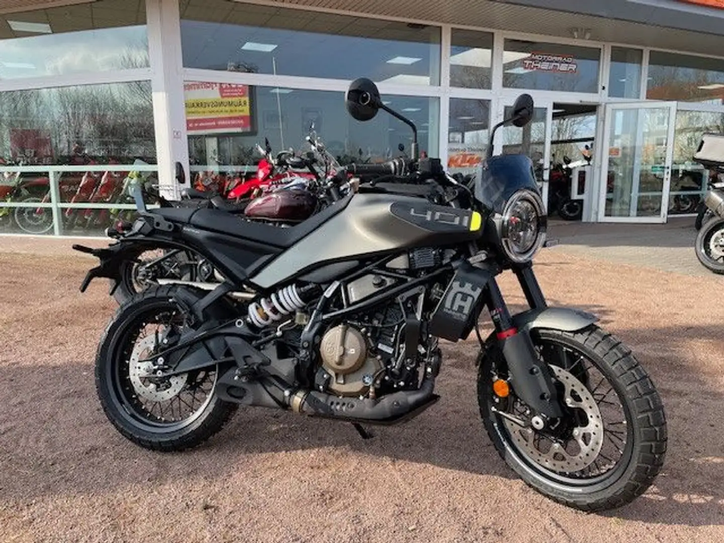 Husqvarna Egyéb 401 Svartpilen MY24 Fekete - 1