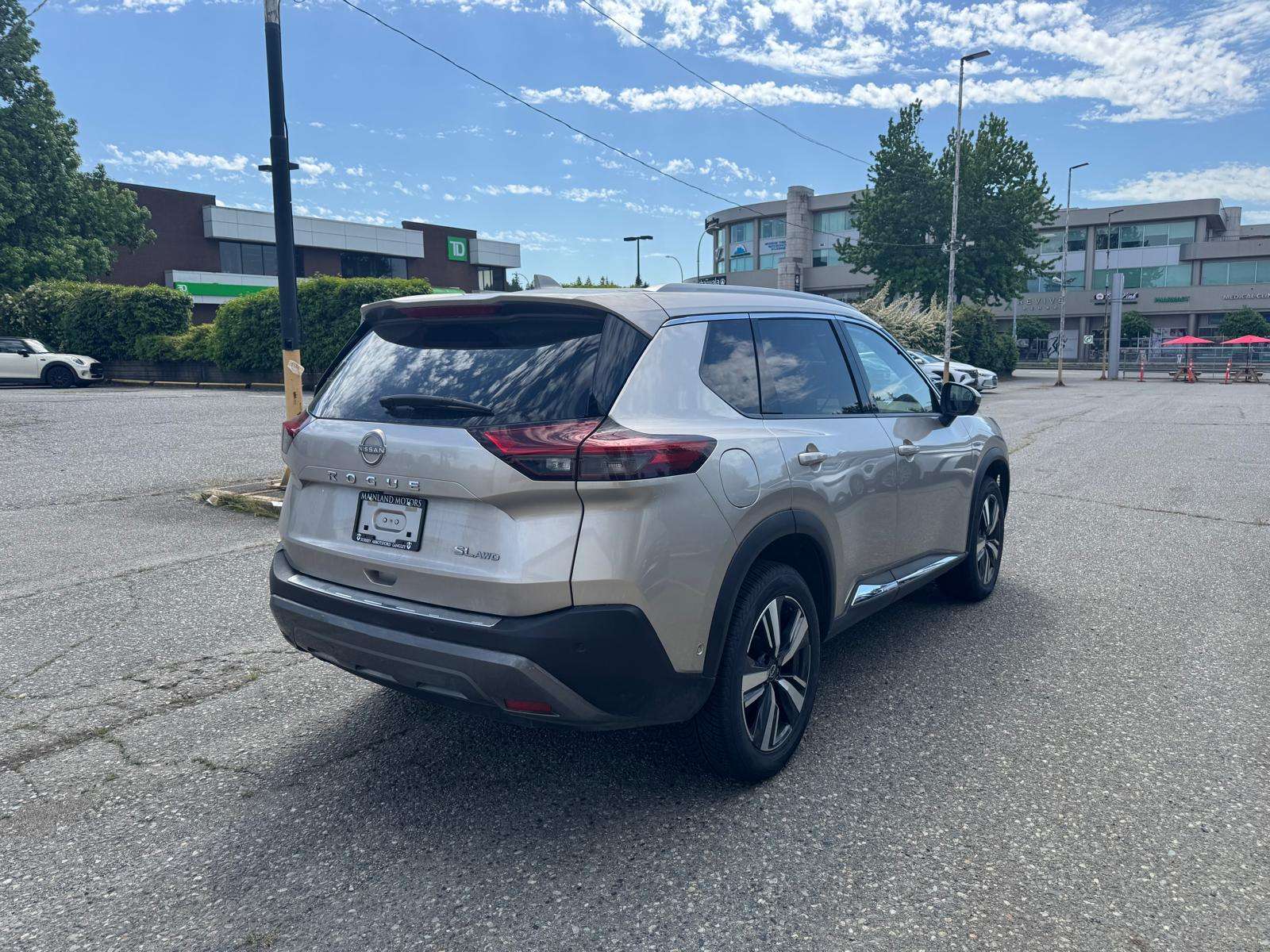 2023 Nissan Rogue — view 5