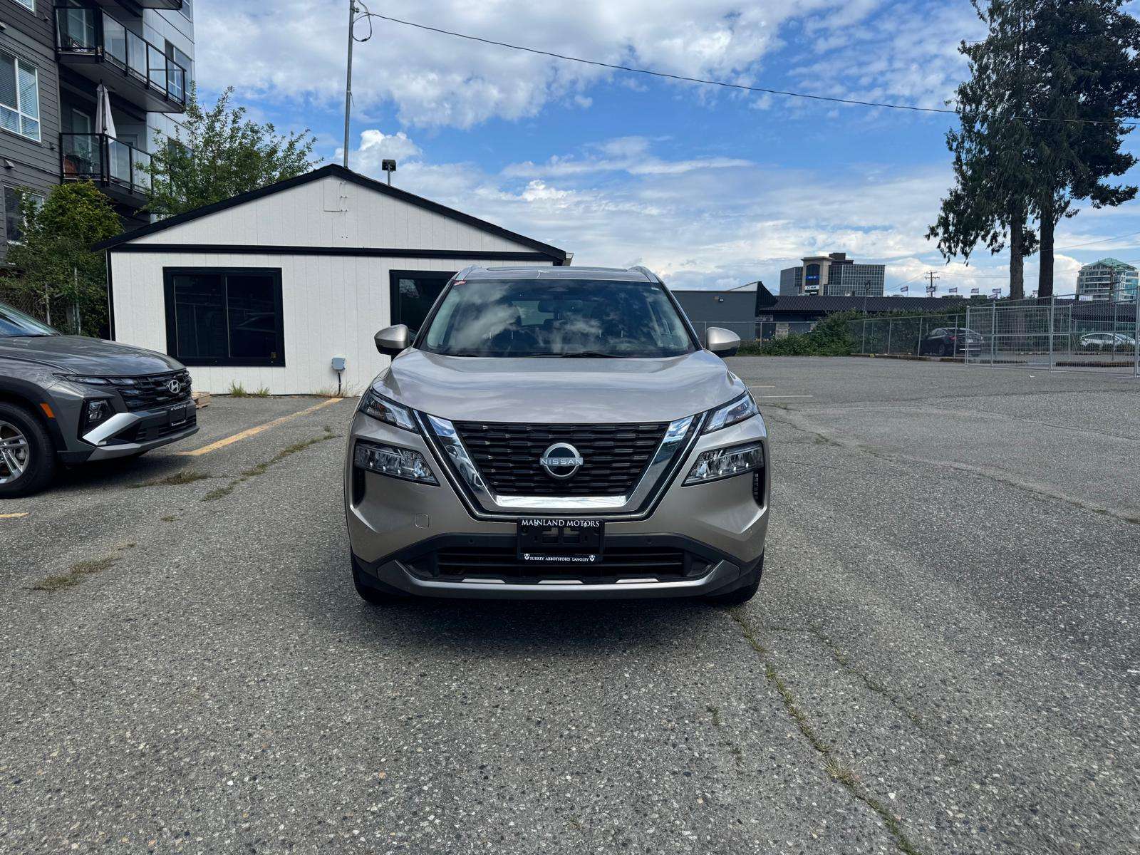 2023 Nissan Rogue — view 2