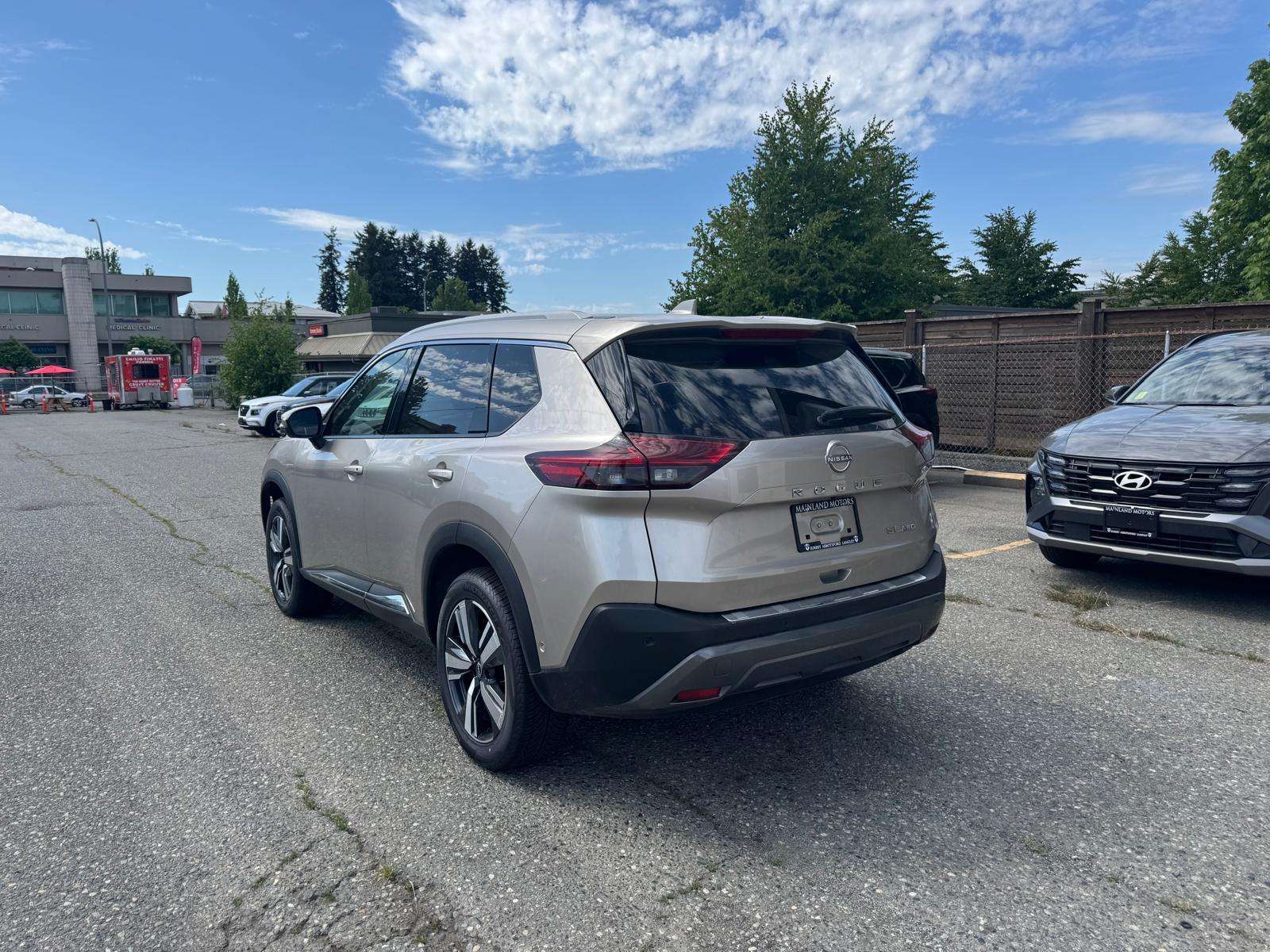 2023 Nissan Rogue — view 7