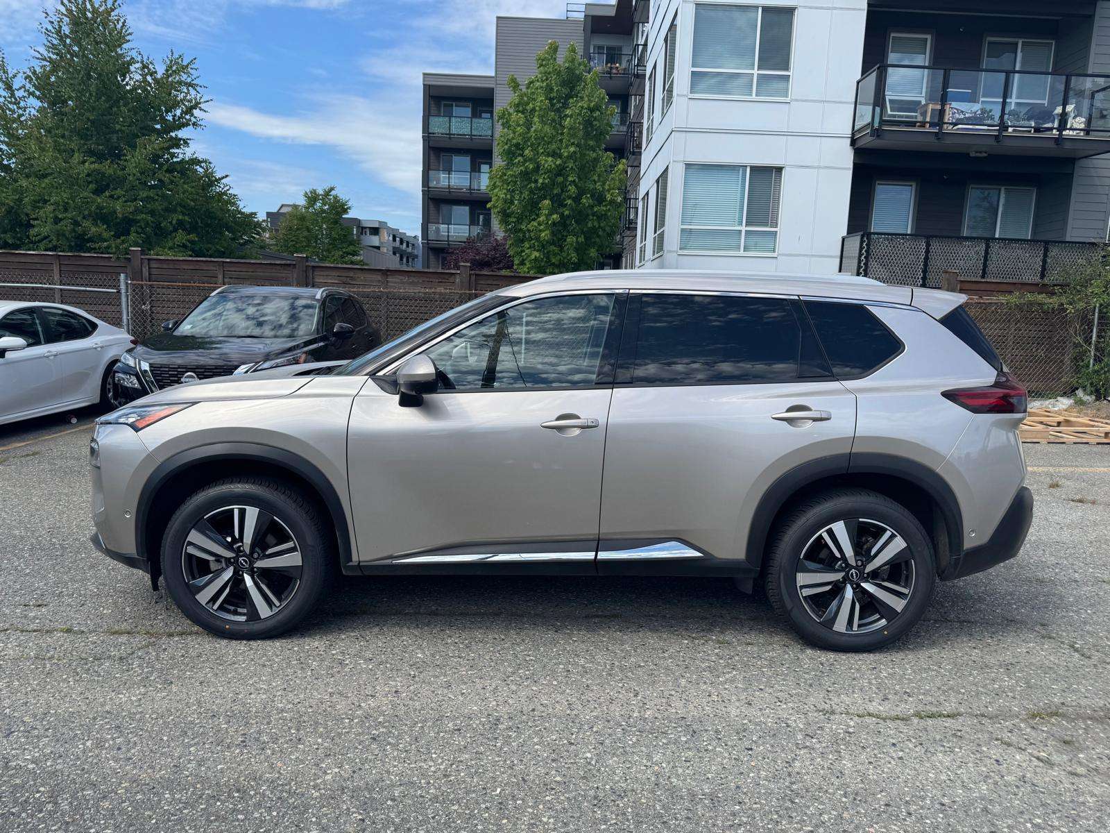 2023 Nissan Rogue — view 8